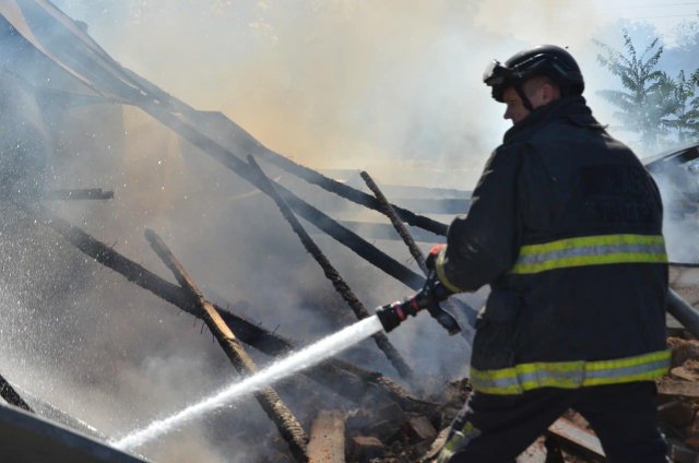 Вчора через ворожі обстріли виникло 13 пожеж в Херсонському та Бериславському районах