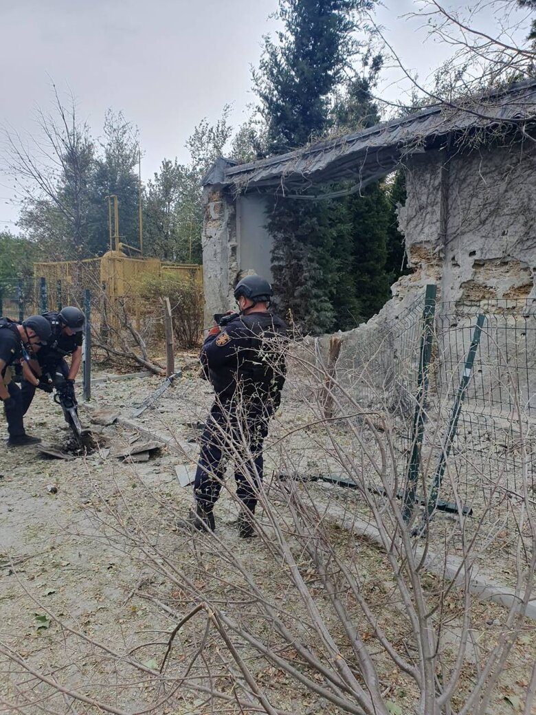 Наслідки ворожих обстрілів Херсону 06