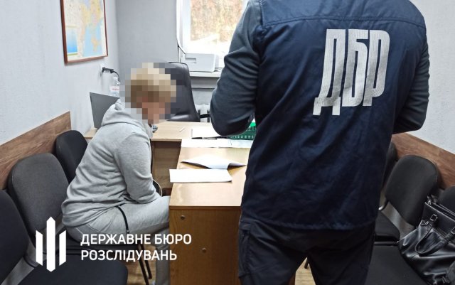 ДБР повідомило про підозру посадовцям, які під час окупації Херсона вивели з комунального підприємства на власні рахунки мільйони гривень