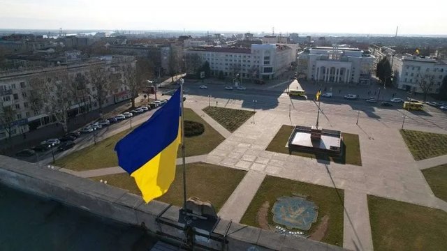 Російські окупанти обстріляли житлові райони Херсона