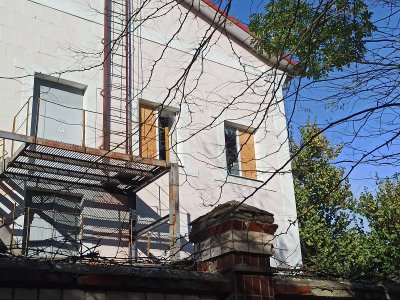 У Бериславі окупанти скинули боєприпас із безпілотника на житловий квартал - постраждав чоловік