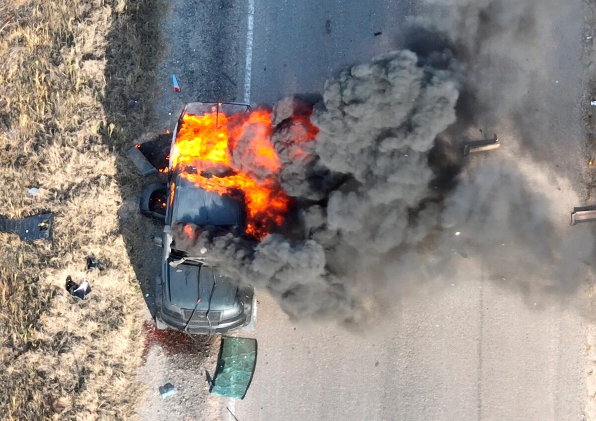 Сили оборони показали, як знищили авто росіян дронами на Херсонському напрямку