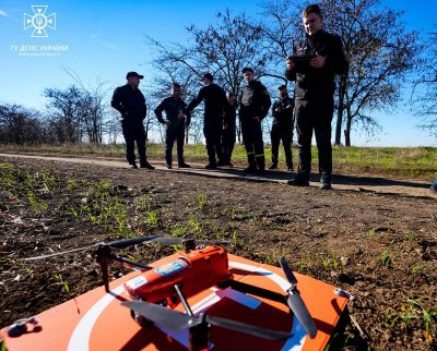 Рятувальники Херсонщини тренуються розміновувати території за допомогою дронів