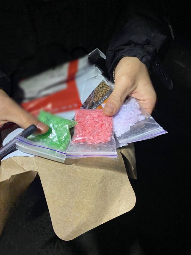 У Херсоні поліцейські затримали збувальника наркотиків з "товаром" на 100 тисяч грн