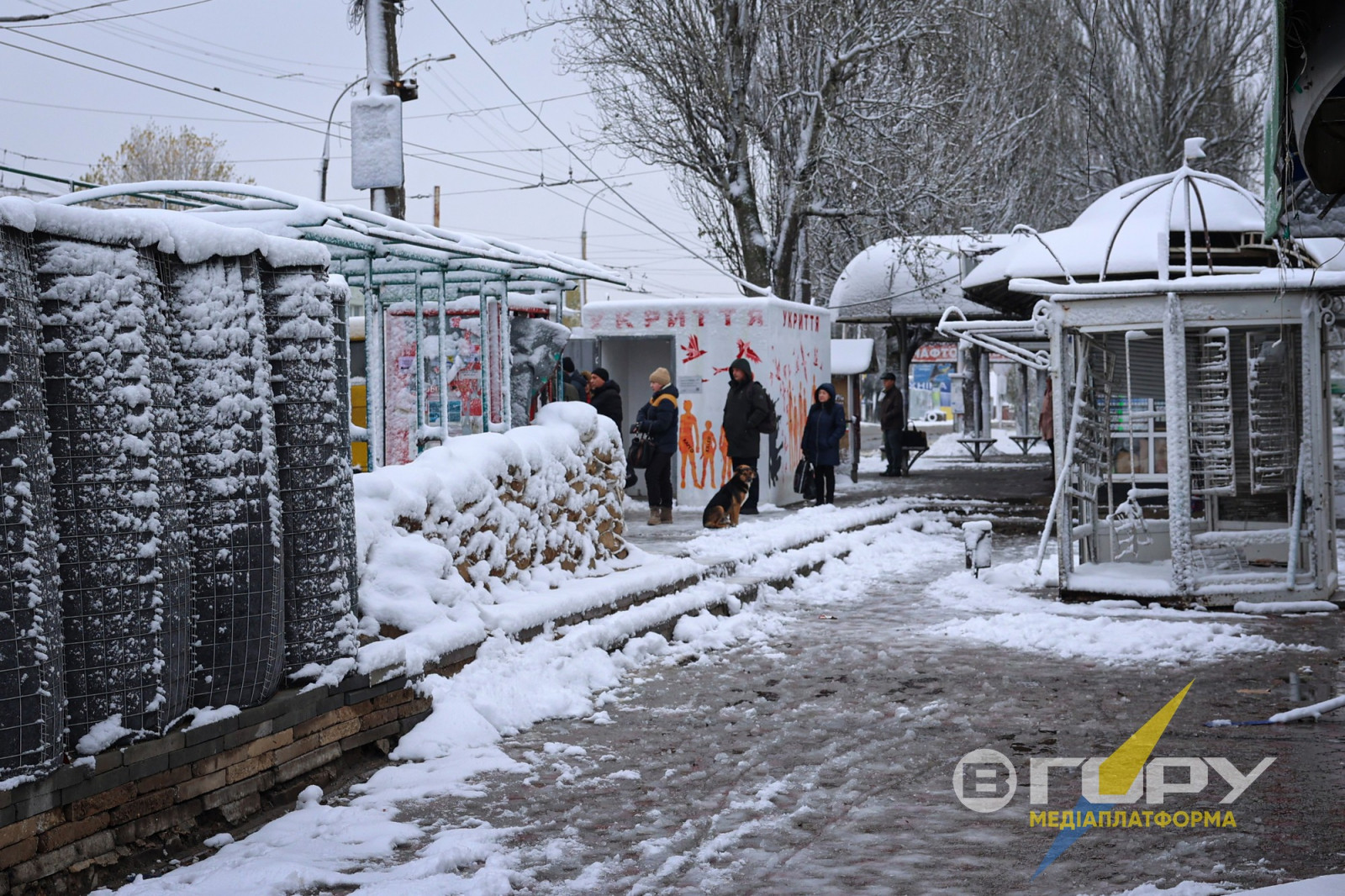 Безперебійно курсував у цей день міський транспорт.