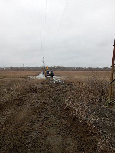 В яких умовах електрики повертають світло в домівки жителів Херсонщини (фото)