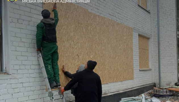 У Херсоні через ворожі обстріли половина будинків залишилася без вікон