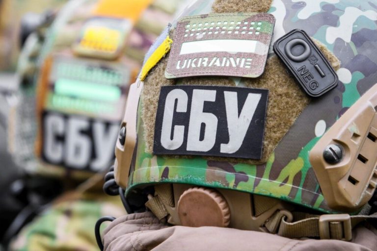 Херсонська СБУ повідомила про підозру директорці фейкового референтного центру