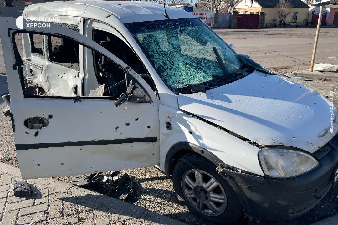 Смерть має російське обличчя: фото руйнувань в Херсоні після ранкового удару