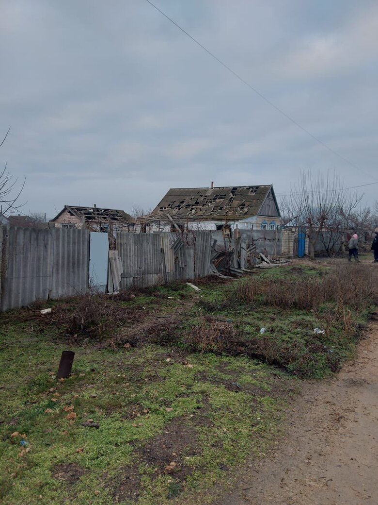 Рашисти кілька годин гатили по Микільському: пошкоджено будинки, ЛЕП, газові мережі та водогін. ФОТОрепортаж