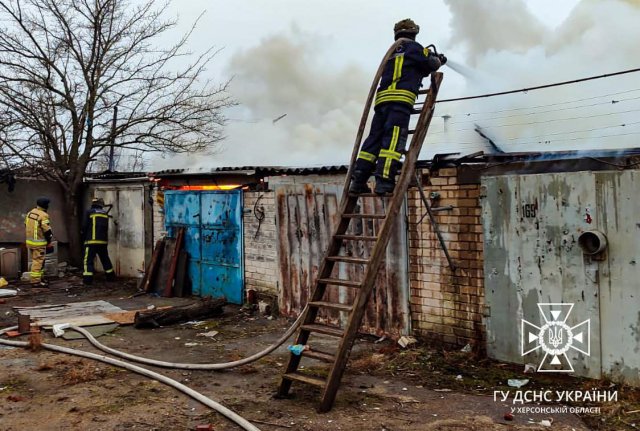 У Херсоні під час гасіння пожежі окупанти відкрили вогонь по пожежно-рятувальному підрозділу