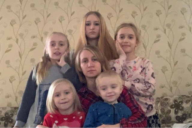 Подружжю з Херсонщини, що “евакуювалось” до Росії, відмовили у видачі “житлового сертифіката”. Родина має п’ятеро дітей