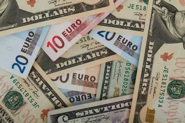 Курс валют на 13 лютого: долар та євро продовжують дорожчати
