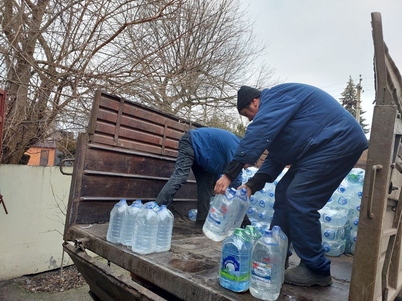 Через постійні перебої з електроенергією і водопостачанням у Новій Каховці російські окупанти масово перебралися до сусідньої Каховки