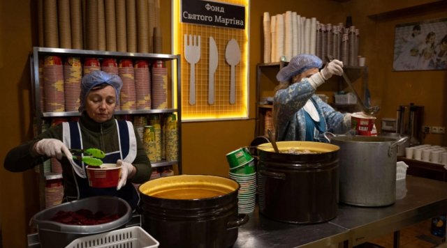 Папа Римський Франциск опікується благодійною кухнею в Херсоні. ФОТО