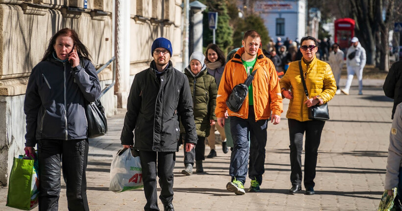 В Україні майже мільйон чоловіків призовного віку не працюють, не платять податків та не служать у війську, - ЗМІ