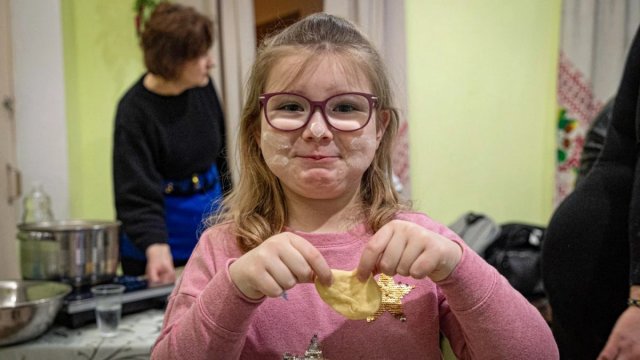 На Масницю волонтери з дітьми ліпили вареники