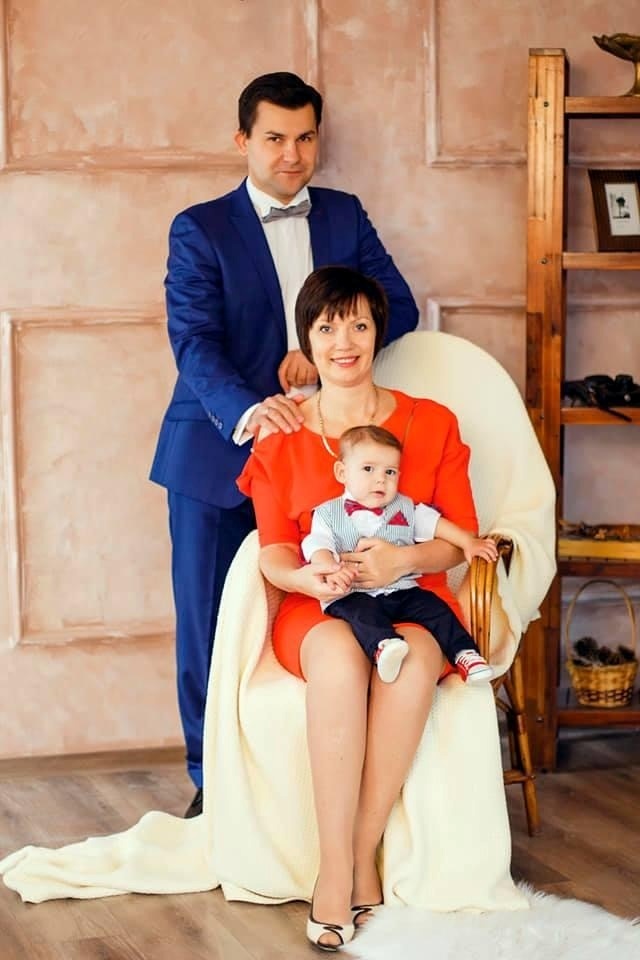 Лариса Косенко та Сергій Черевко з їхнім сином.