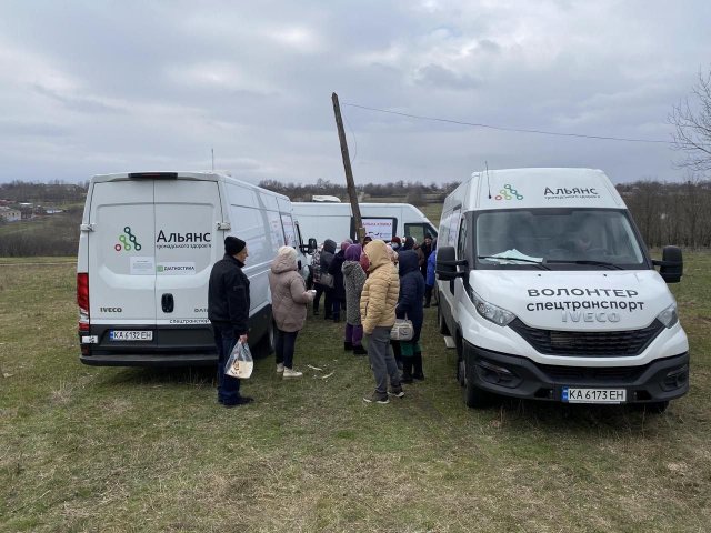 Мобільні медичні бригади продовжують працювати в громадах області