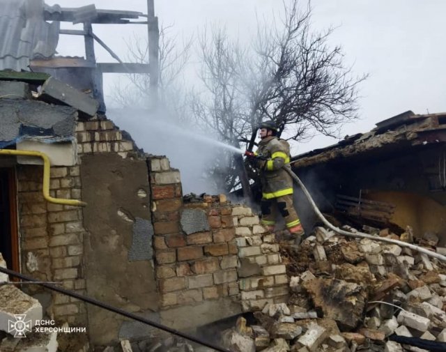 Рятувальники ліквідували пожежу, спричинену ворожим обстрілом Станіслава