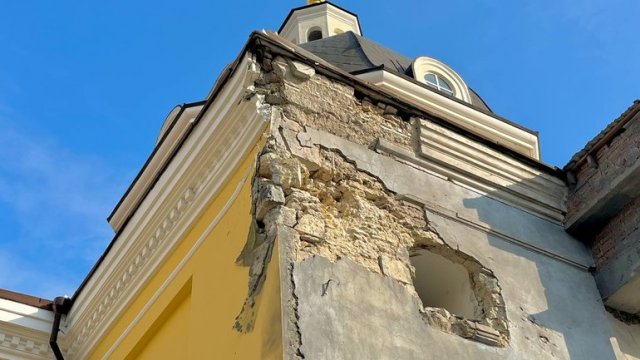 Під час російських обстрілів снаряд вчергове влучив в Свято-Духівський собор УПЦ МП у Херсоні