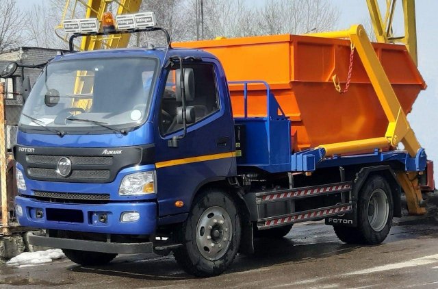 Херсон отримає спеціальну техніку - бункеровоз із портальним захватом для великогабаритних відходів