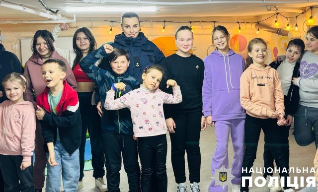 В Херсоні ювенальні поліцейські провели цікаве заняття для дітей з елементами психологічного розвантаження