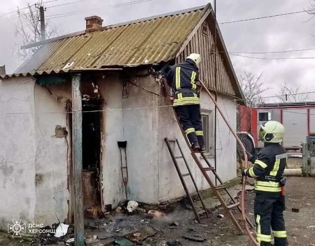 Великоолександрівські рятувальники двічі за добу виїжджали на гасіння пожеж в приватних домоволодіннях