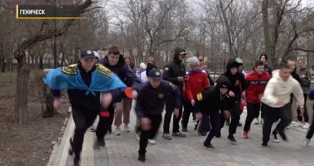 В окупованому Генічеську загарбники провели забіг дітей на підтримку виборів Путіна