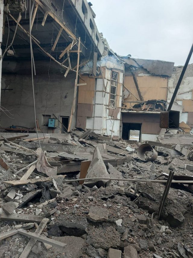 Зруйновані адмінбудівля, навчальний заклад та будинок культури. Армія РФ вдарила по Херсонщині керованими авіабомбами