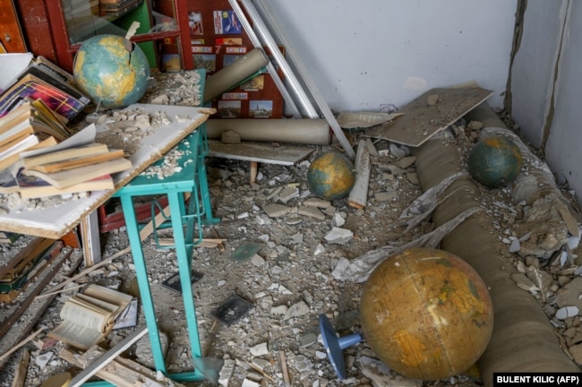 Зруйнована під час російсько-української війни школа в селі Зелений Гай, Миколаївська область, 1 квітня 2022 року