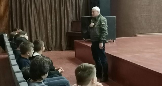 В Генічеську окупанти показали дітям документальний фільм «Шок для Сталіна»