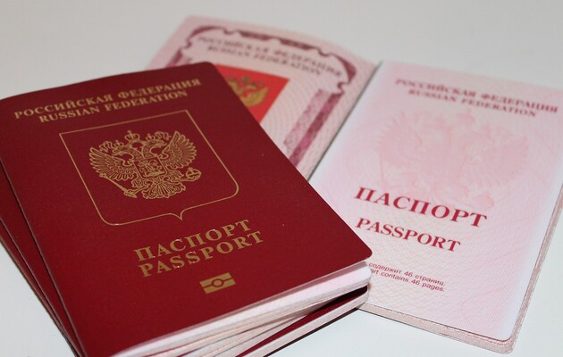 Херсонці, які не погодились взяти російський паспорт, мають до жовтня 2024 року покинути окуповану частину області