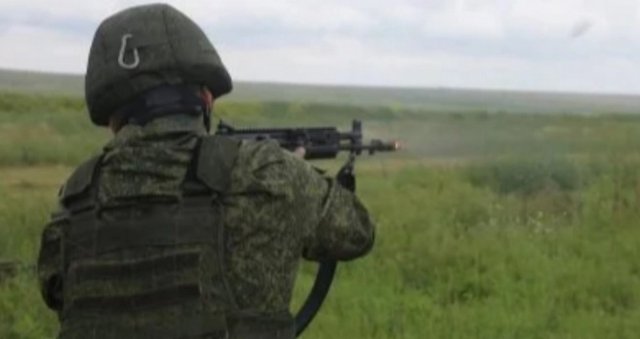 В окупованому Генічеську російські загарбники стріляють по місцевих, як на полюванні