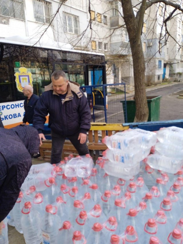 Херсонці продовжують отримувати гуманітарну допомогу