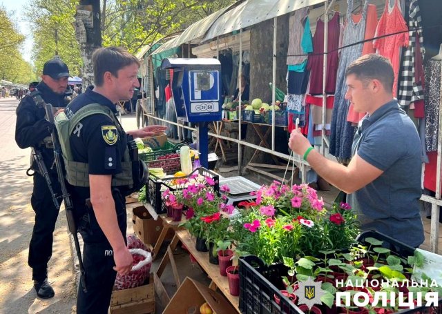 В Херсоні поліцейські провели безпекове відпрацювання на території Дніпровського ринку