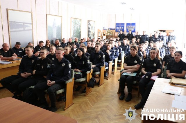 Лави поліції Херсонщини поповнили понад 70 молодих працівників
