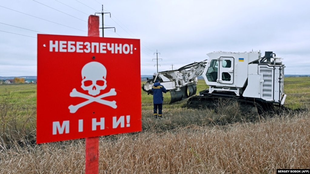 Поліція: у полі на Херсонщині трактор наїхав на міну