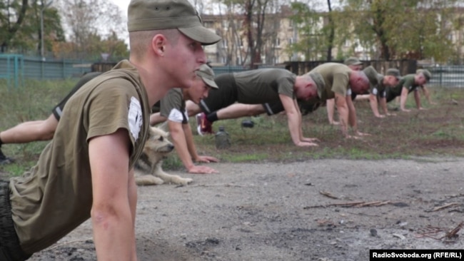 Тренування новобранців «Азову» у Маріуполі, архівне фото