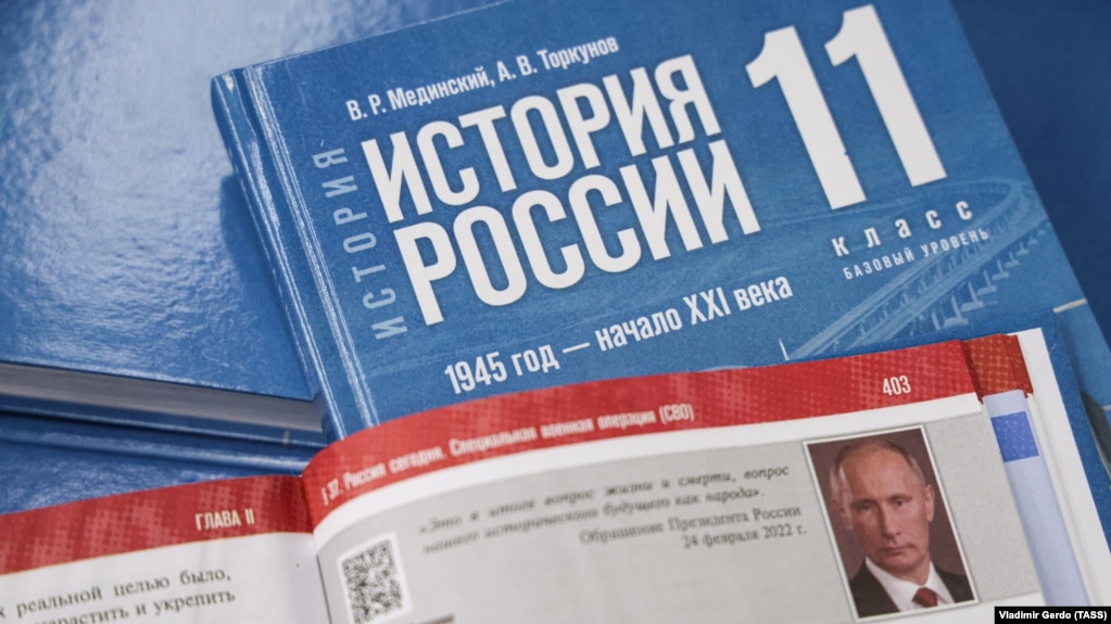 «Підручники ненависті»: російську літературу завозять, українську забороняють. Яку історію викладають в окупації?