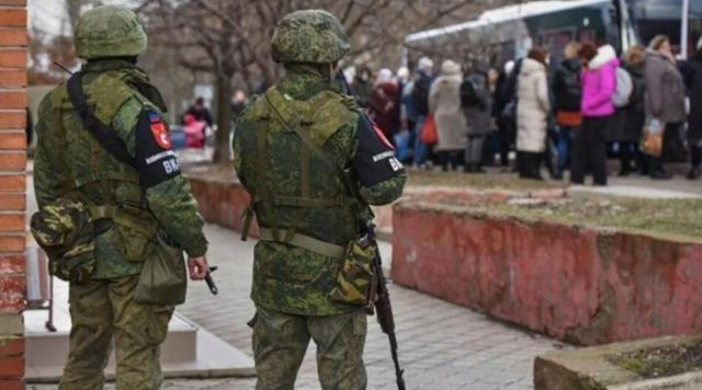 В окупованих Генічеську та Скадовську військові РФ проводять обшуки та шукають чоловіків від 18 років