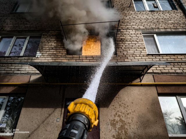 В Херсоні під час гасіння пожежі врятовано двох людей