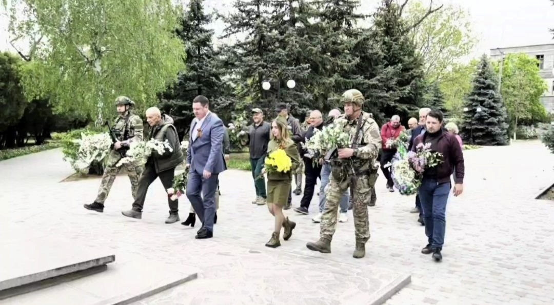 На день Перемоги колаборанти з окупантами прийшли в Парк Слави