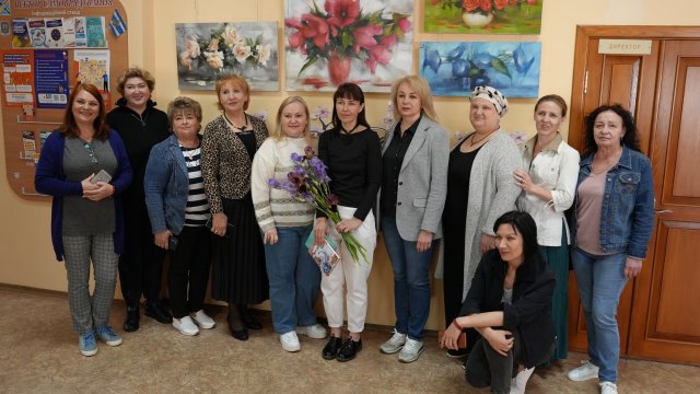 Художниця Яна Голуб'ятникова представила у Херсоні виставку робіт