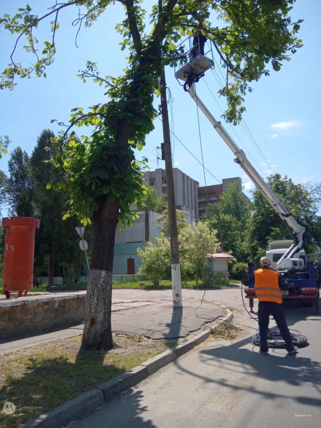 Працівники КП "Херсонміськсвітло" виконали роботи з відновлення та ремонту повітряних ліній зовнішнього освітлення