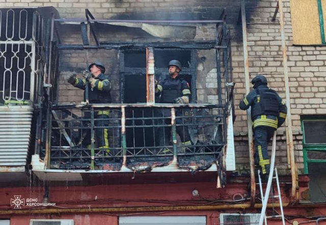 Херсонські рятувальники загасили пожежу на балконі багатоповерхівки