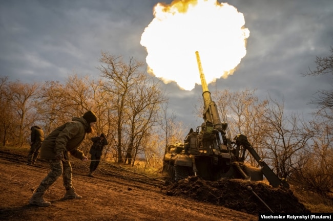 ЗСУ ведуть вогонь із САУ 2С7 «Піон» по позиціях армії РФ на Херсонщині, 9 листопада 2022 року