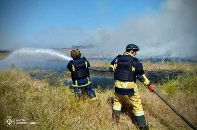 Окупанти намагаються спалити урожай на Херсонщині