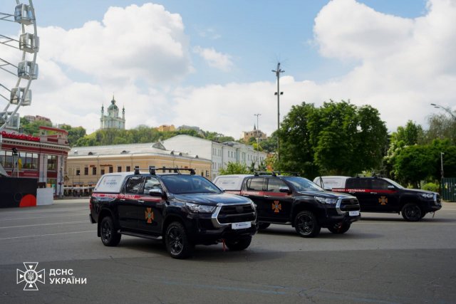 Рятувальники Херсонщини отримали автомобіль від благодійників