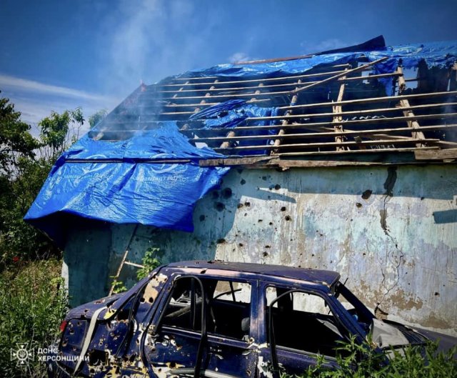 У Херсоні в житловому будинку виникла пожежа після скиду з ворожого БПЛА